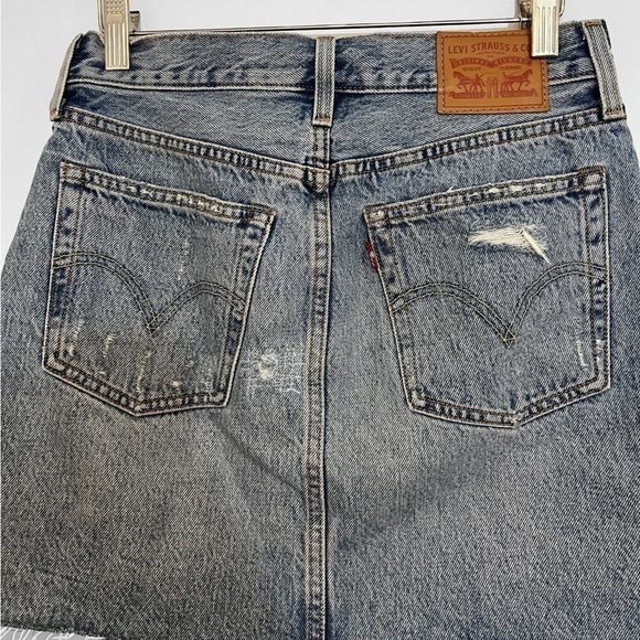 Levi’s | Deconstructed Denim Mini Skirt Aritzia 25 Levi's - Picture 3 of 10